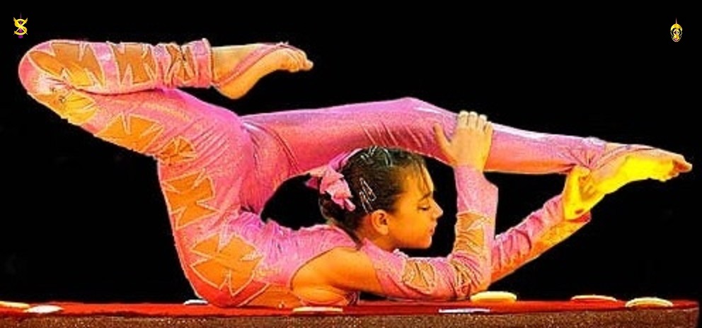 Nation of XI's Femme Fatales Contortionist Girls! 